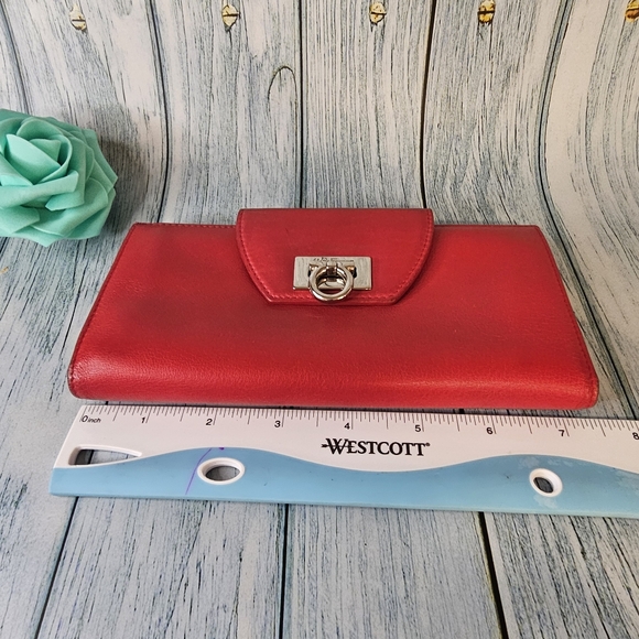 Salvatore Ferragamo Gancio Continental Leather Red Wallet GUC - Picture 10 of 15